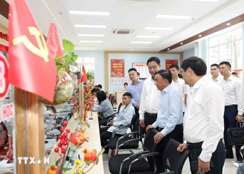 Thường trực Ban Bí thư Trần Cẩm Tú dự Hội nghị tiếp xúc giữa cử tri tại Đà Nẵng