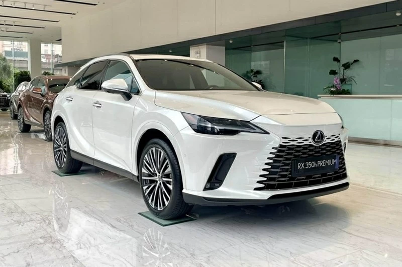 Lexus RX350h Premium được giảm 150 triệu đồng, đưa giá bán từ 3,5 tỷ đồng xuống còn 3,35 tỷ đồng.