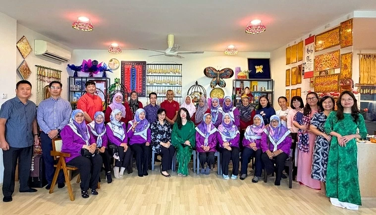 Đưa văn hóa vào hoạt động đối ngoại và kết nối đối tác tại Brunei Darussalam Đưa văn hóa vào hoạt động đối ngoại và kết nối đối tác tại Brunei Darussalam