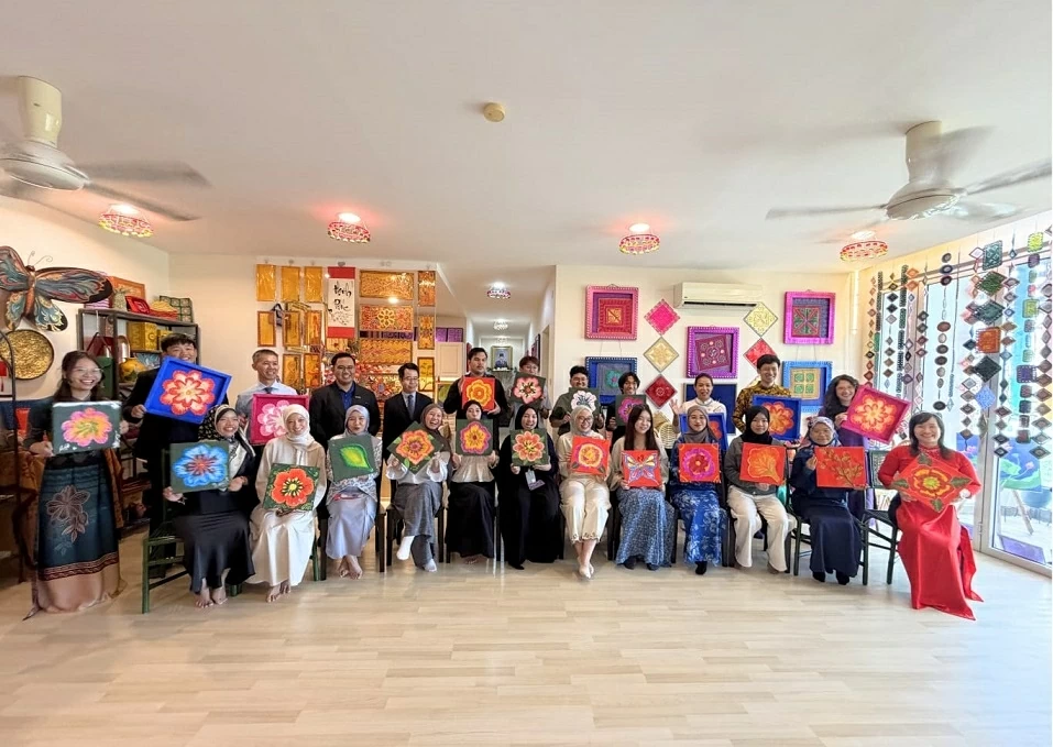 Đưa văn hóa vào hoạt động đối ngoại và kết nối đối tác tại Brunei Darussalam