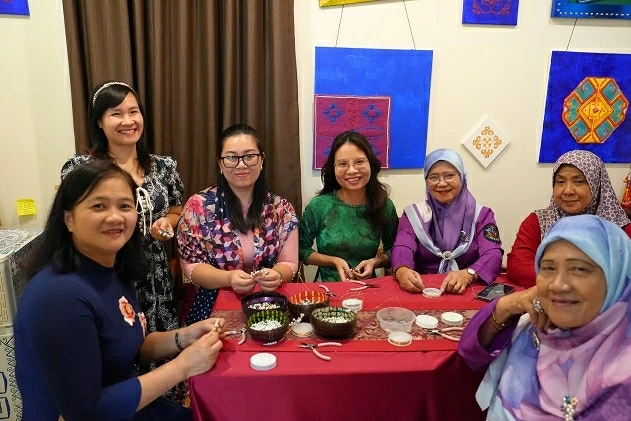 Đưa văn hóa vào hoạt động đối ngoại và kết nối đối tác tại Brunei Darussalam Đưa văn hóa vào hoạt động đối ngoại và kết nối đối tác tại Brunei Darussalam