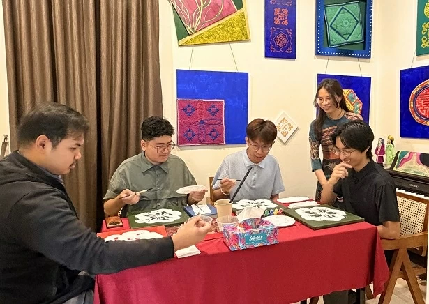 Đưa văn hóa vào hoạt động đối ngoại và kết nối đối tác tại Brunei Darussalam