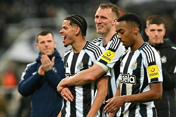 Newcastle lập thành tích 95 năm có 1 trước Man Utd