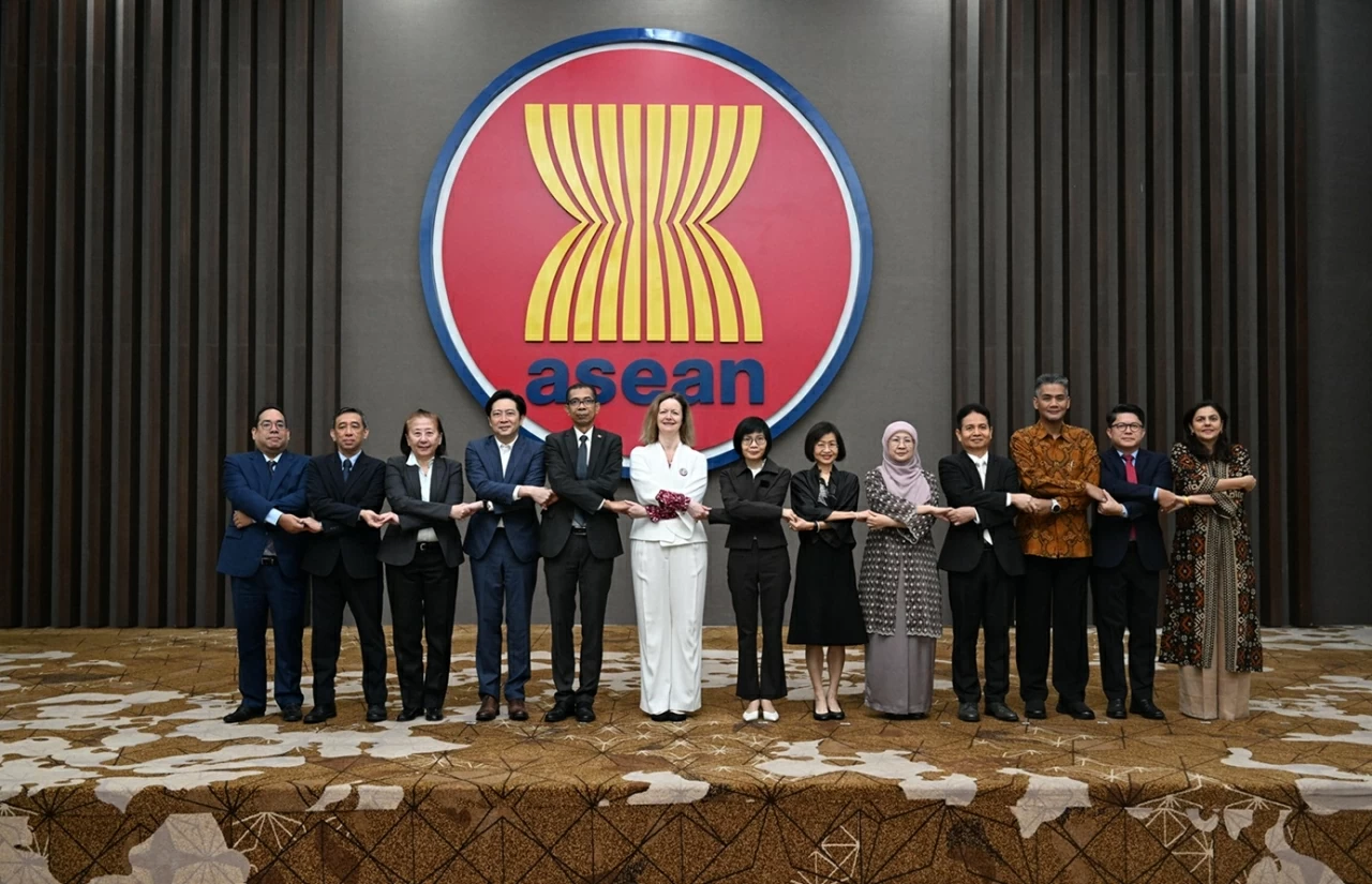 Đại sứ Tôn Thị Ngọc Hương đồng chủ trì Cuộc họp Ủy ban Hợp tác chung ASEAN-Anh lần thứ 5 Đại sứ Tôn Thị Ngọc Hương đồng chủ trì Cuộc họp Ủy ban Hợp tác chung ASEAN-Anh lần thứ 5