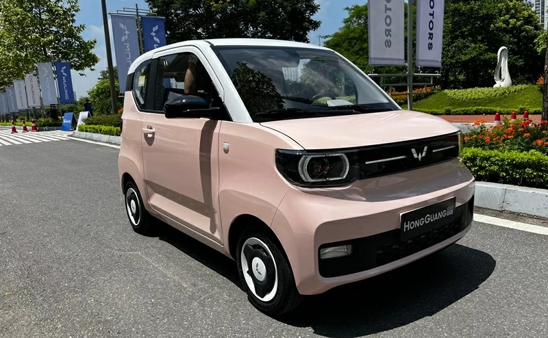 Wuling Mini EV lần đầu ra mắt thị trường Việt Nam vào giữa năm 2023 với tên gọi đầy đủ Wuling HongGuang MiniEV.