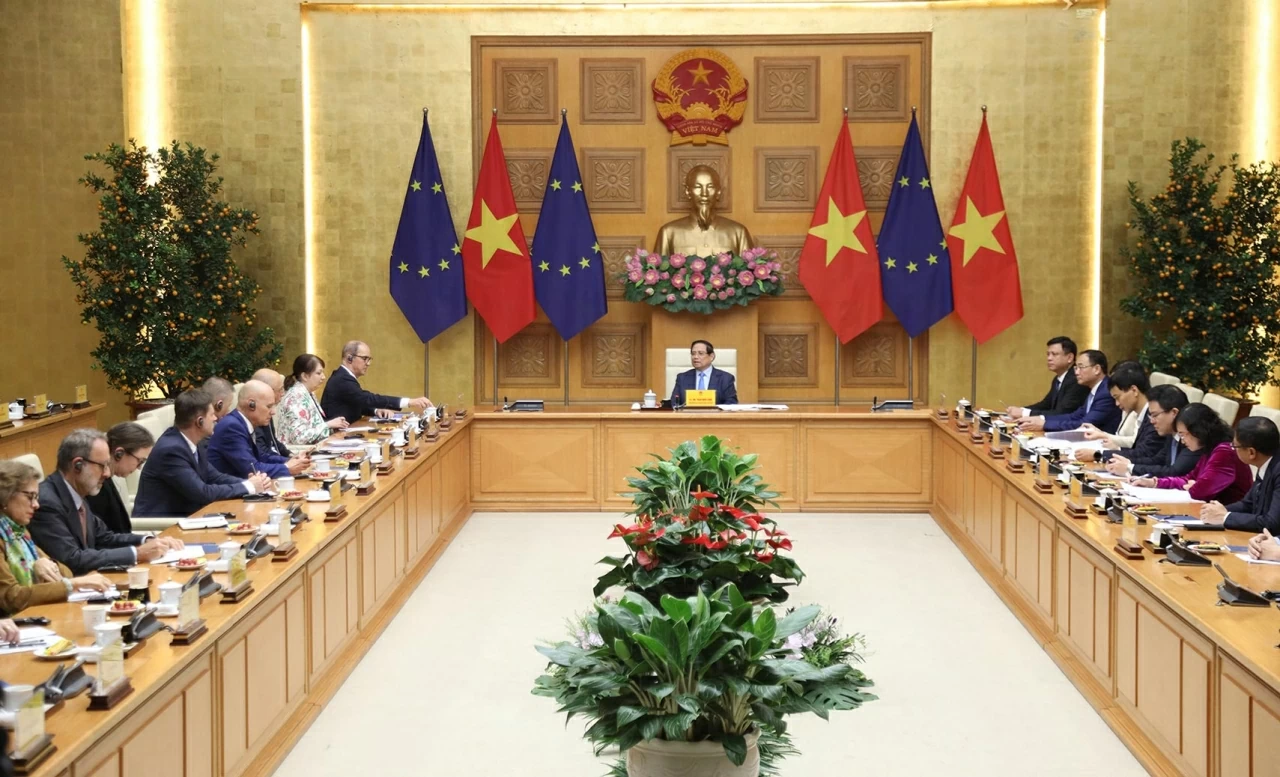 Toàn cảnh buổi làm việc Thủ tướng Chính phủ Phạm Minh Chính đã tiếp và làm việc với 20 Đại sứ, Đại biện của Liên minh châu Âu (EU). (Ảnh: Thành Long)