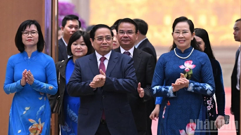 Phát huy vai trò của đội ngũ trí thức nữ trong giai đoạn phát triển mới Phát huy vai trò của đội ngũ trí thức nữ trong giai đoạn phát triển mới