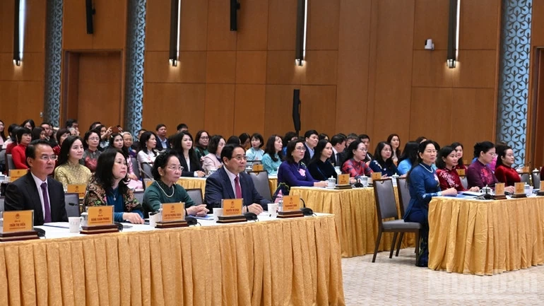 Phát huy vai trò của đội ngũ trí thức nữ trong giai đoạn phát triển mới Phát huy vai trò của đội ngũ trí thức nữ trong giai đoạn phát triển mới