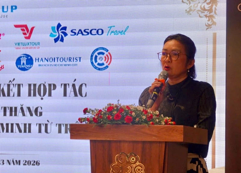 TP.HCM khởi động lại tour trực thăng ngắm thành phố từ trên cao