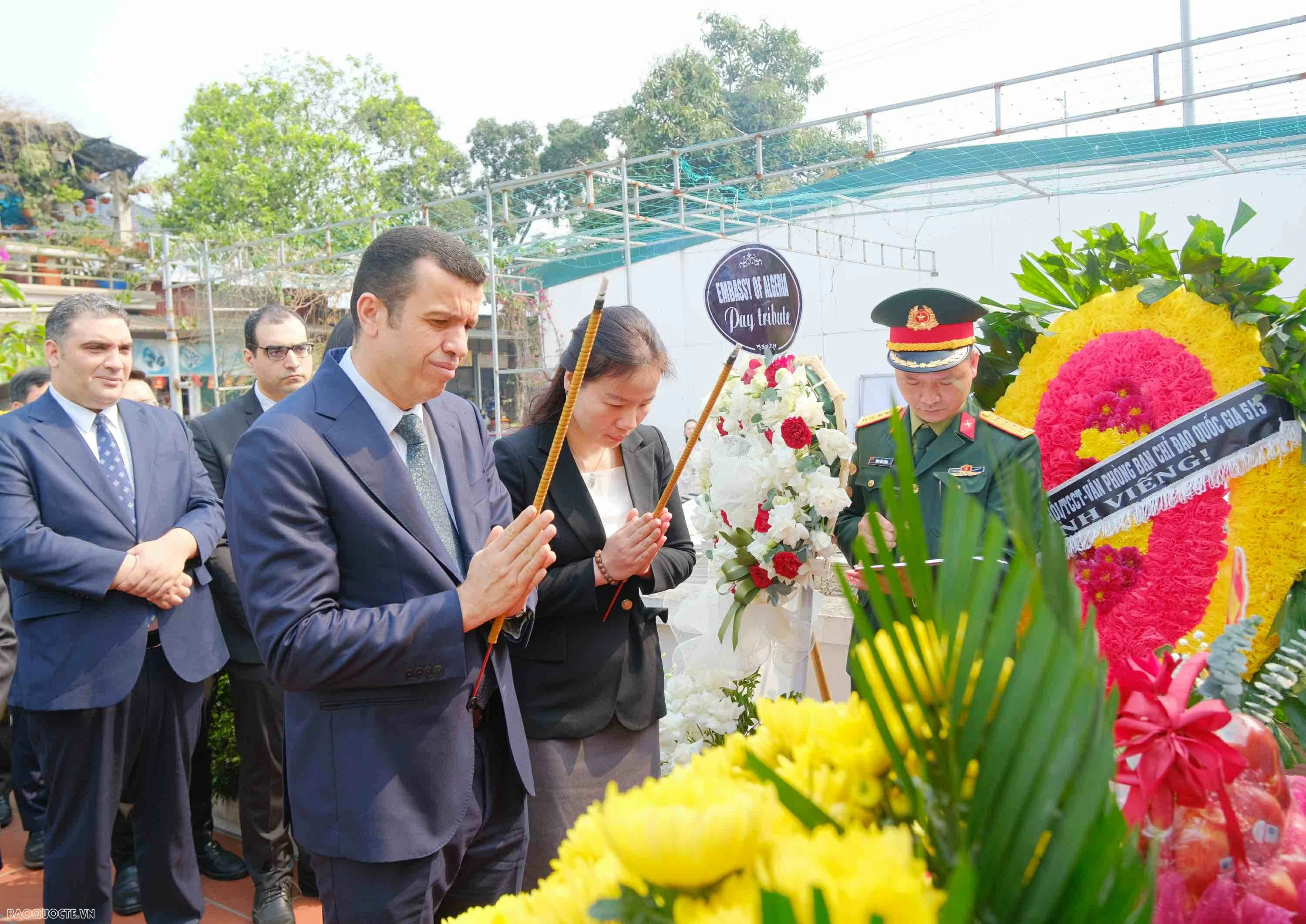 Lễ tưởng niệm 52 năm các cán bộ, phóng viên Việt Nam-Algeria hy sinh trong vụ tai nạn máy bay tại Sóc Sơn