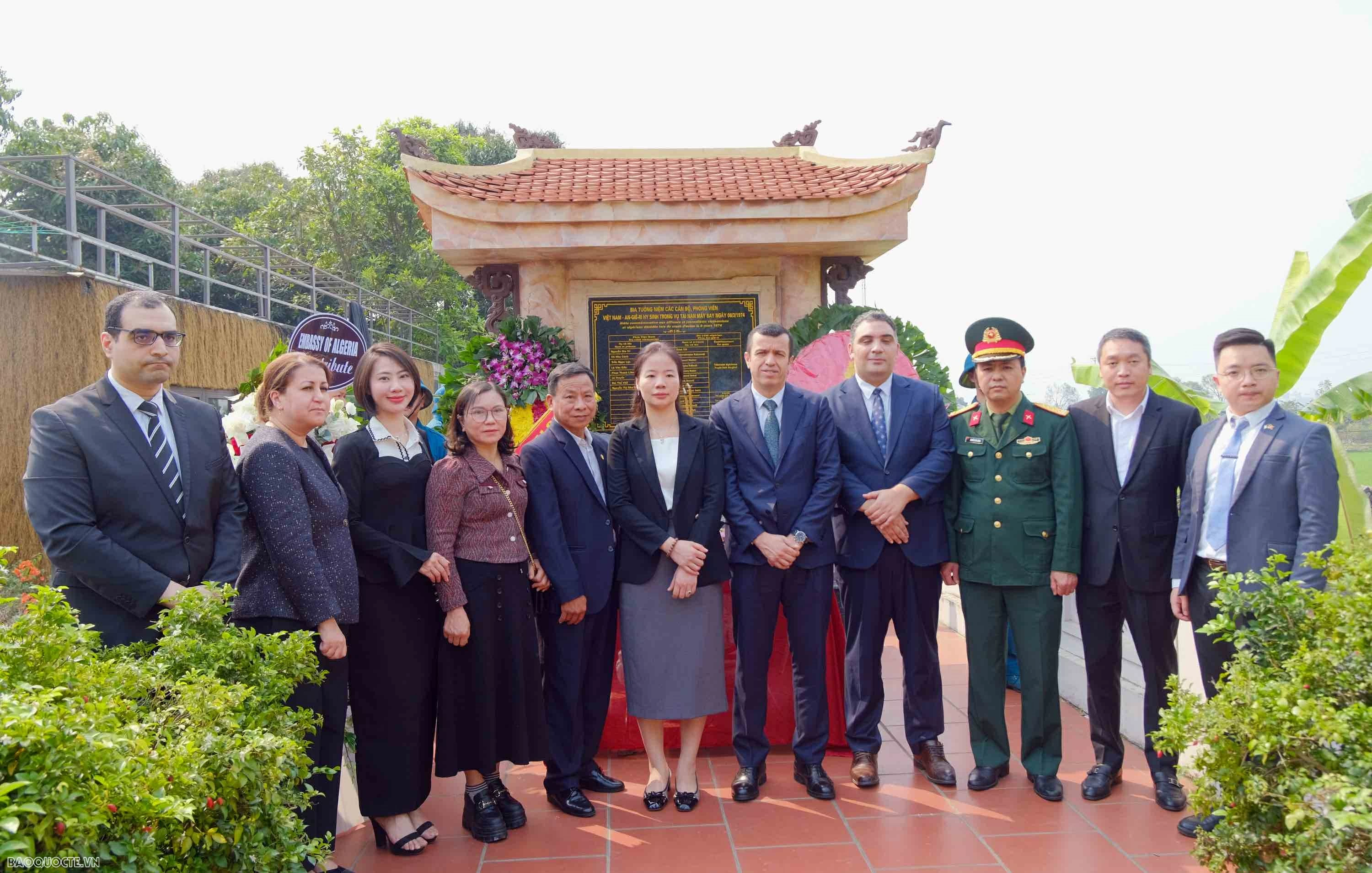 Lễ tưởng niệm 52 năm các cán bộ, phóng viên Việt Nam-Algeria hy sinh trong vụ tai nạn máy bay tại Sóc Sơn