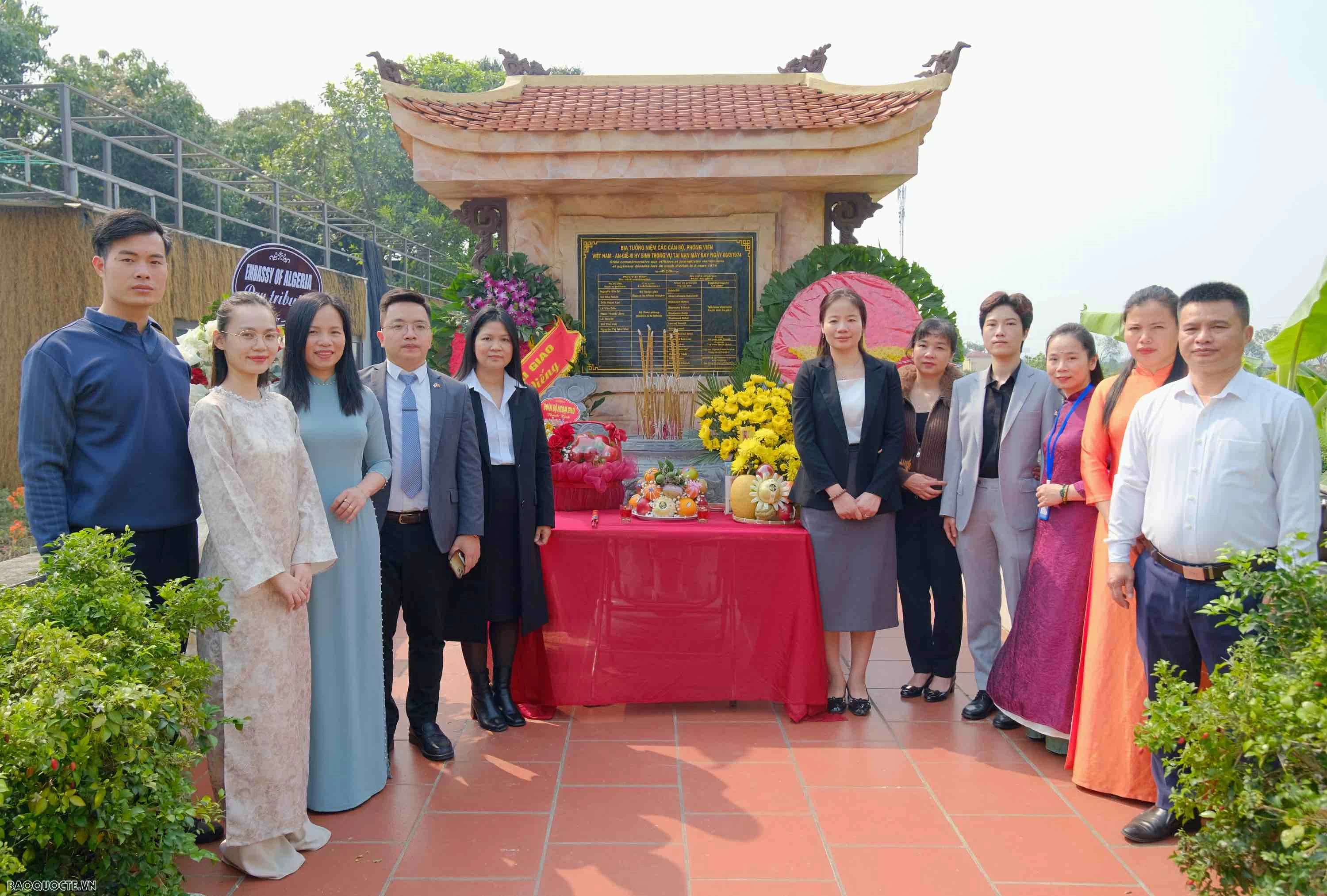 Lễ tưởng niệm 52 năm các cán bộ, phóng viên Việt Nam-Algeria hy sinh trong vụ tai nạn máy bay tại Sóc Sơn Tưởng niệm 52 năm ngày các cán bộ, phóng viên Việt Nam-Algeria hy sinh trong vụ tai nạn máy bay tại Sóc Sơn
