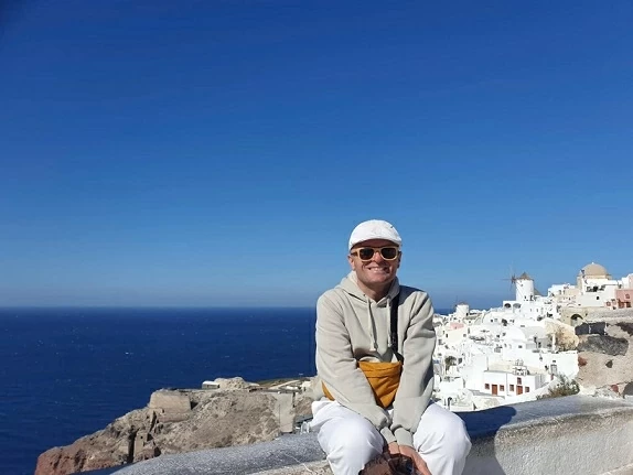 Thi sĩ Hy Lạp ra mắt tập thơ 'Bụi bay' tại Việt Nam Thi sĩ Hy Lạp ra mắt tập thơ 'Bụi bay' tại Việt Nam