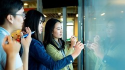 Gợi ý cách khiến AI trở thành công cụ thúc đẩy bình đẳng giới