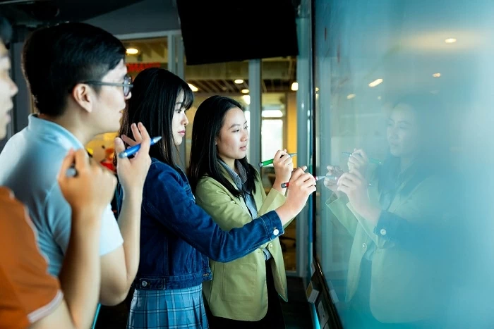 Gợi ý cách khiến AI trở thành công cụ thúc đẩy bình đẳng giới