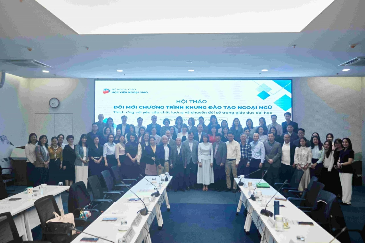 Thúc đẩy tinh thần đổi mới đào tạo ngoại ngữ trong kỷ nguyên AI và chuyển đổi số Thúc đẩy tinh thần đổi mới đào tạo ngoại ngữ thích ứng với với kỷ nguyên AI và chuyển đổi số