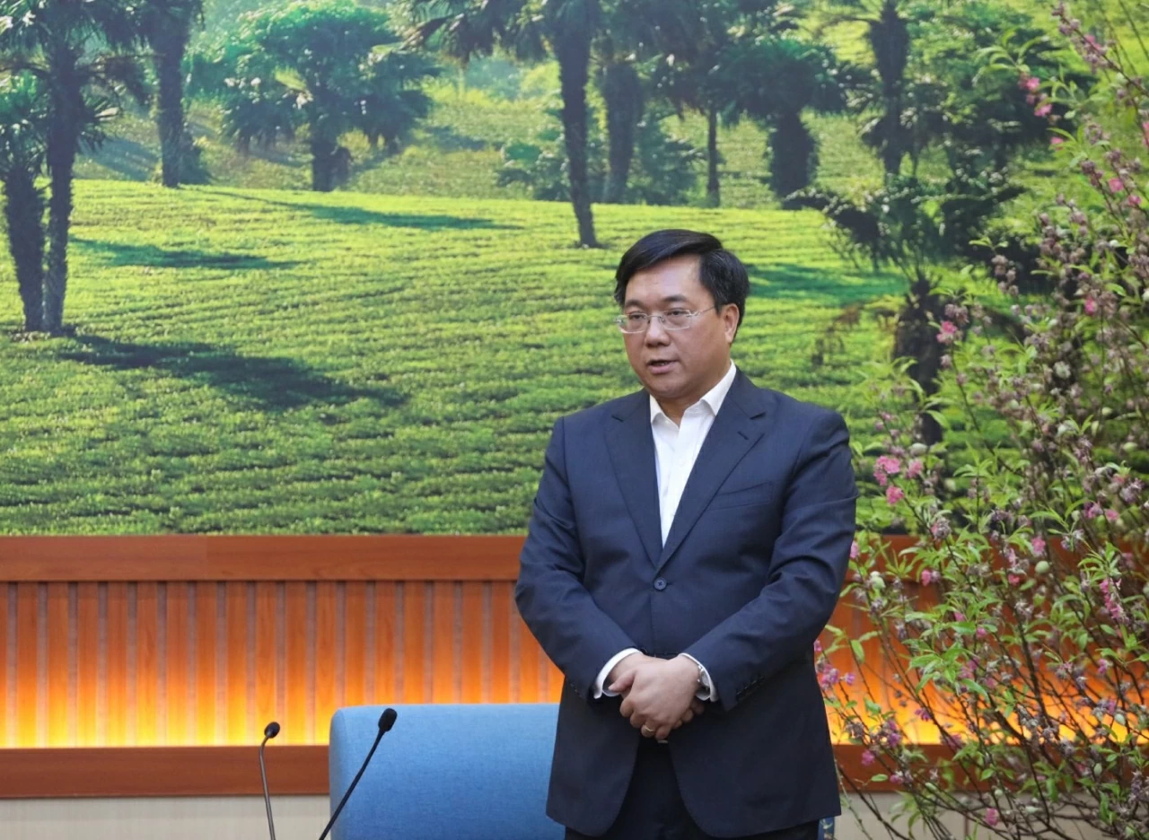 Chủ tịch UBND tỉnh Phú Thọ Trần Duy Đông phát biểu tại buổi gặp mặt. (Ảnh: Thành Long)