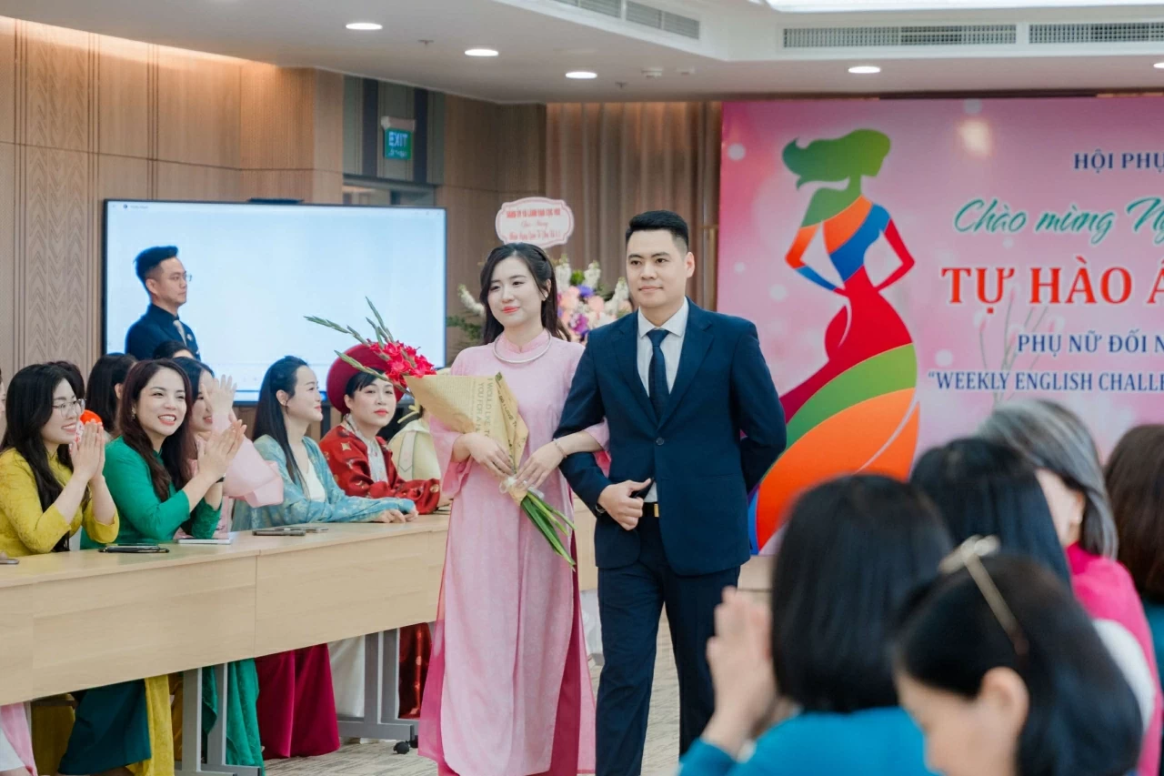 Rực rỡ phần thi trình diễn áo dài của phụ nữ Cục Đối ngoại, Bộ Công an