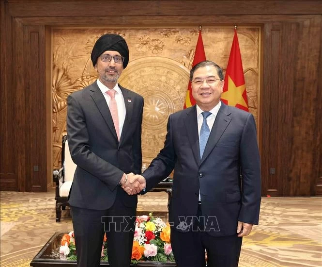 Chánh Văn phòng Trung ương Đảng Phạm Gia Túc tiếp Đại sứ Singapore Rajpal Singh Chánh Văn phòng Trung ương Đảng Phạm Gia Túc tiếp Đại sứ Singapore Rajpal Singh