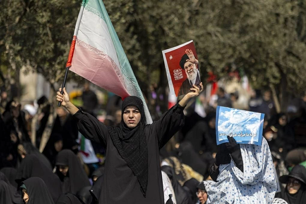 Iran tuyên bố không bao giờ cho phép bất kỳ thế lực nước ngoài nào can thiệp vào công việc nội bộ, cảnh báo cứng rắn các nước châu Âu Iran tuyên bố không bao giờ cho phép bất kỳ thế lực nước ngoài nào can thiệp vào công việc nội bộ, cảnh báo cứng rắn các nước châu Âu