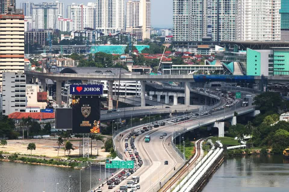 Tổng vốn đầu tư vào Johor đạt 110 tỷ ringgit, gấp hơn hai lần so với con số 48,5 tỷ ringgit của năm 2024. ẢNH: BT FILE Tổng vốn đầu tư vào Johor đạt 110 tỷ ringgit, gấp hơn hai lần so với con số 48,5 tỷ ringgit của năm 2024. ẢNH: BT FILE