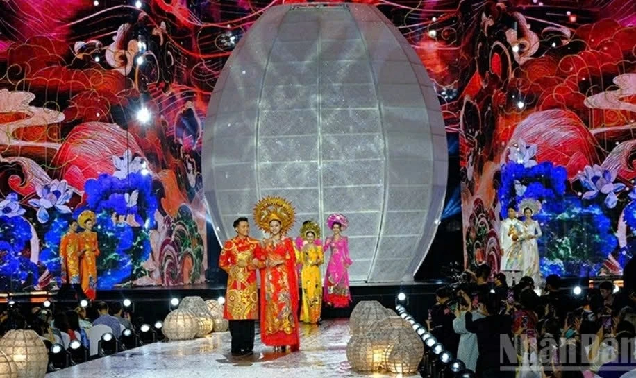 TP.HCM khai mạc Lễ hội Áo dài lần thứ 12 với chủ đề 'Sợi tơ vàng son - Dệt nên khát vọng'