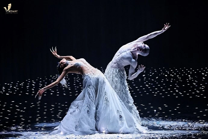 'Khổng Tước' mê hoặc khán giả Hà Nội trong đêm công diễn đầu tiên 'Khổng Tước' mê hoặc khán giả Hà Nội trong đêm công diễn đầu tiên