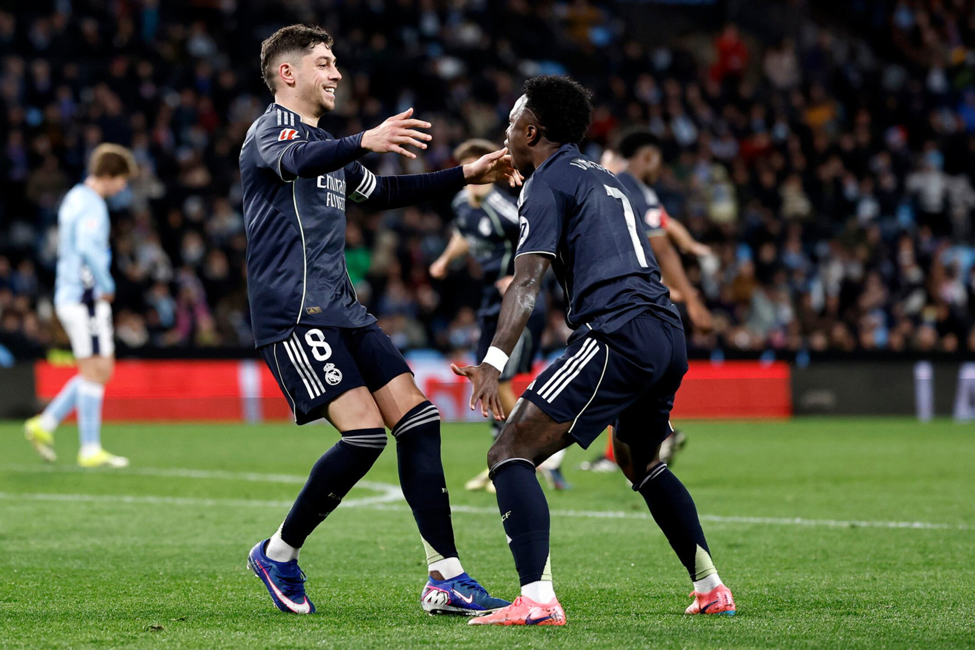 Valverde cứu Real Madrid ở Celta Vigo: Thêm niềm tin đấu Man City