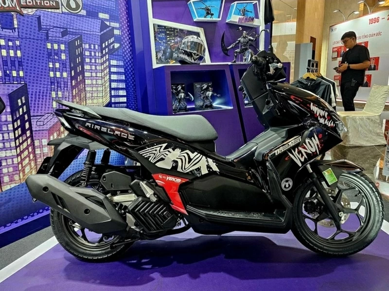 Honda Air Blade 125 phiên bản Marvel vẫn giữ nguyên thiết kế quen thuộc của dòng Air Blade. Honda Air Blade 125 phiên bản Marvel vẫn giữ nguyên thiết kế quen thuộc của dòng Air Blade.