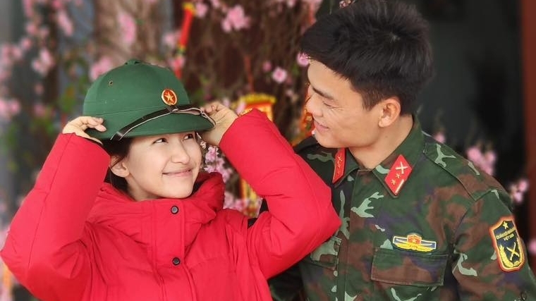 Hòa Minzy bất ngờ công khai bạn trai