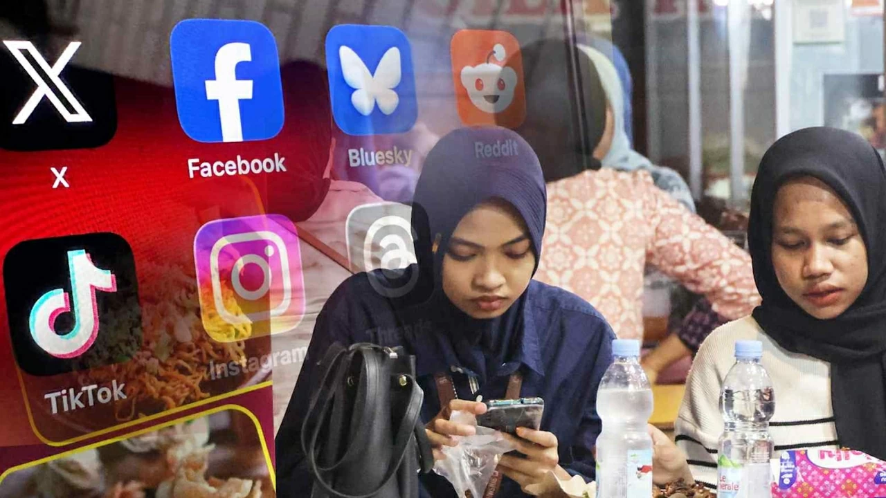 Indonesia cấm trẻ dưới 16 tuổi dùng mạng xã hội Indonesia cấm trẻ dưới 16 tuổi dùng mạng xã hội