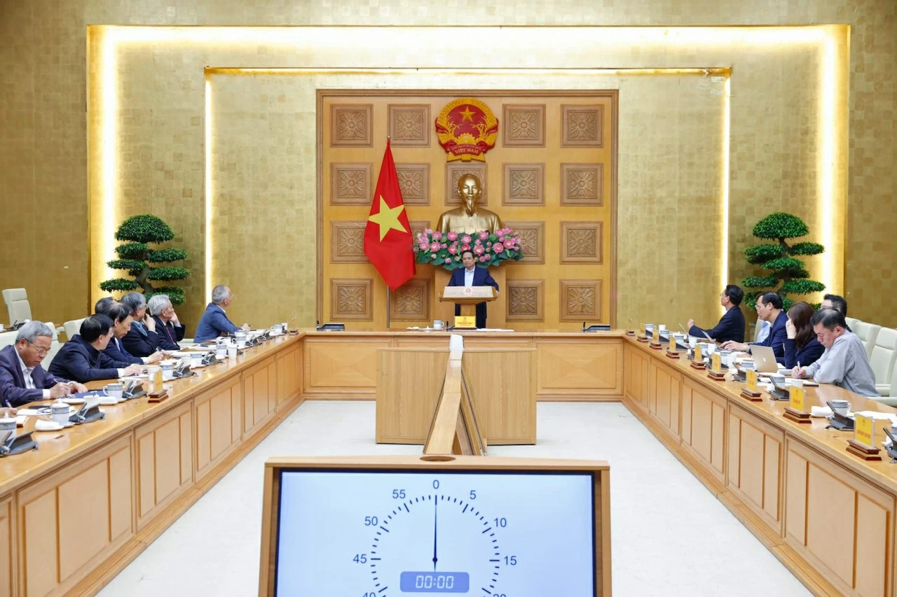 Thủ tướng nhấn mạnh, cần đánh giá đúng bản chất các diễn biến hiện nay trên thế giới, tác động tới những vấn đề lớn, từ đó, nắm chắc diễn biến tình hình, phản ứng chính sách chủ động, linh hoạt, kịp thời, hiệu quả- Ảnh: VGP/Nhật Bắc