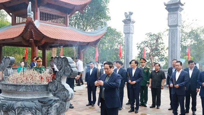 Tri ân Chủ tịch Hồ Chí Minh và các Anh hùng liệt sĩ góp phần làm nên chiến thắng Điện Biên Phủ