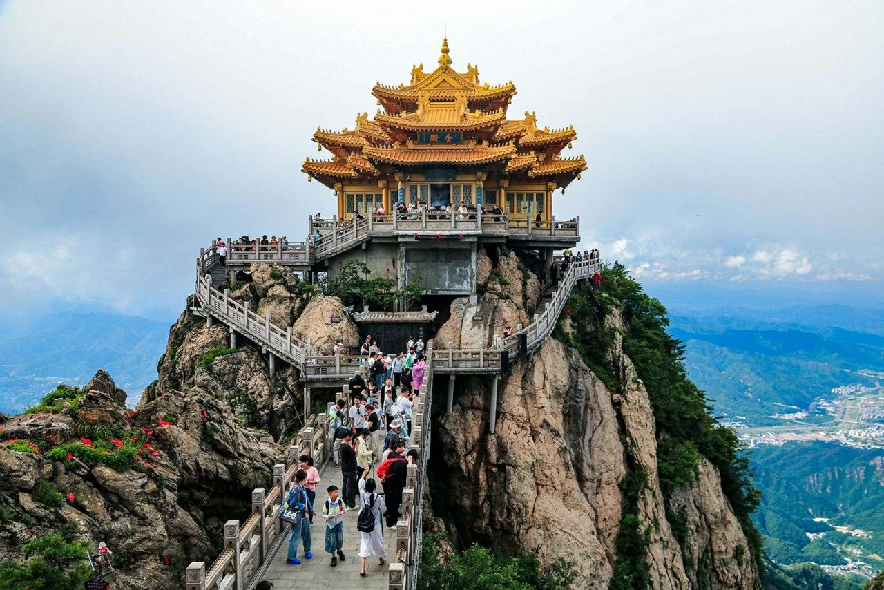 Du lịch nội địa Trung Quốc lập kỷ lục mới trong năm 2025 Du lịch nội địa Trung Quốc lập kỷ lục mới trong năm 2025