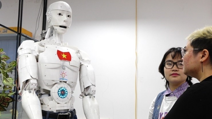 Chủ động định hình luật chơi trong kỷ nguyên số: Đặt quyền con người vào vị trí trung tâm