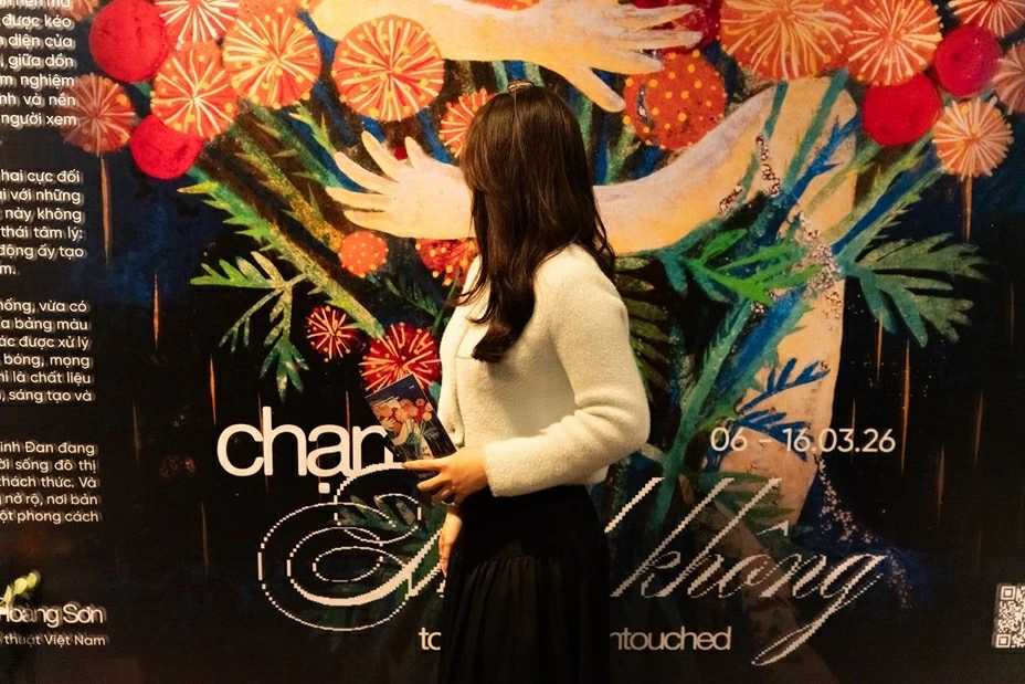 'Chạm vào Thinh không': Khám phá thế giới nội tâm đầy màu sắc của nữ họa sĩ khiếm thính Dương Linh Đan