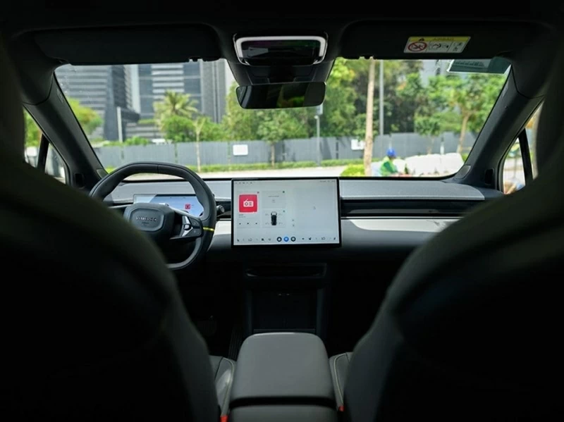 Khoang nội thất của Lynk & Co 02 được phát triển theo xu hướng hiện đại và tối giản, nhấn mạnh vào trải nghiệm công nghệ cho người dùng. 
