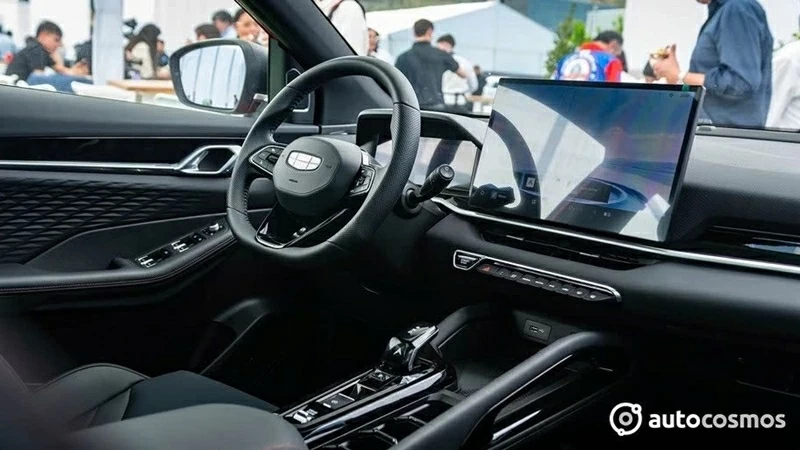 Ở thị trường quốc tế, bản facelift của Geely Coolray được nâng cấp nội thất so với phiên bản đang bán tại Việt Nam.