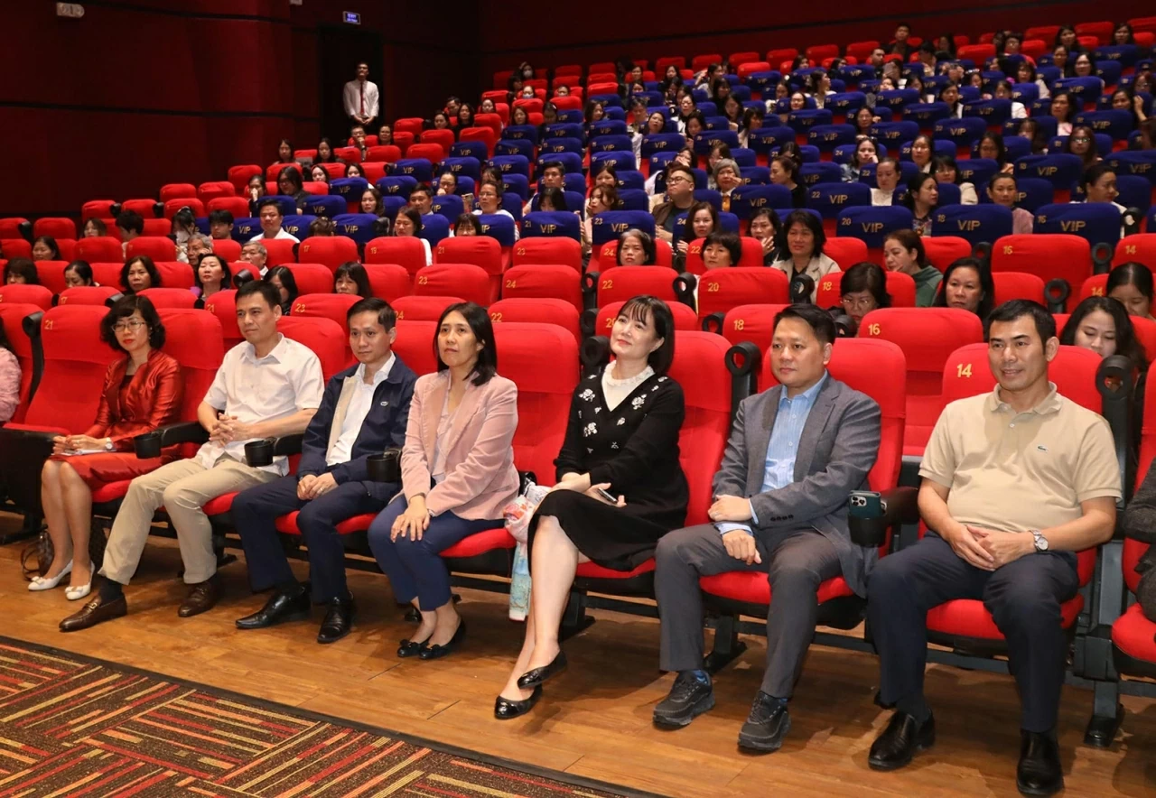 Buổi Gặp mặt chào mừng Ngày Quốc tế Phụ nữ 8/3 kết hợp tìm hiểu công nghiệp văn hoá và công nghiệp điện ảnh. (Ảnh: Thành Long)