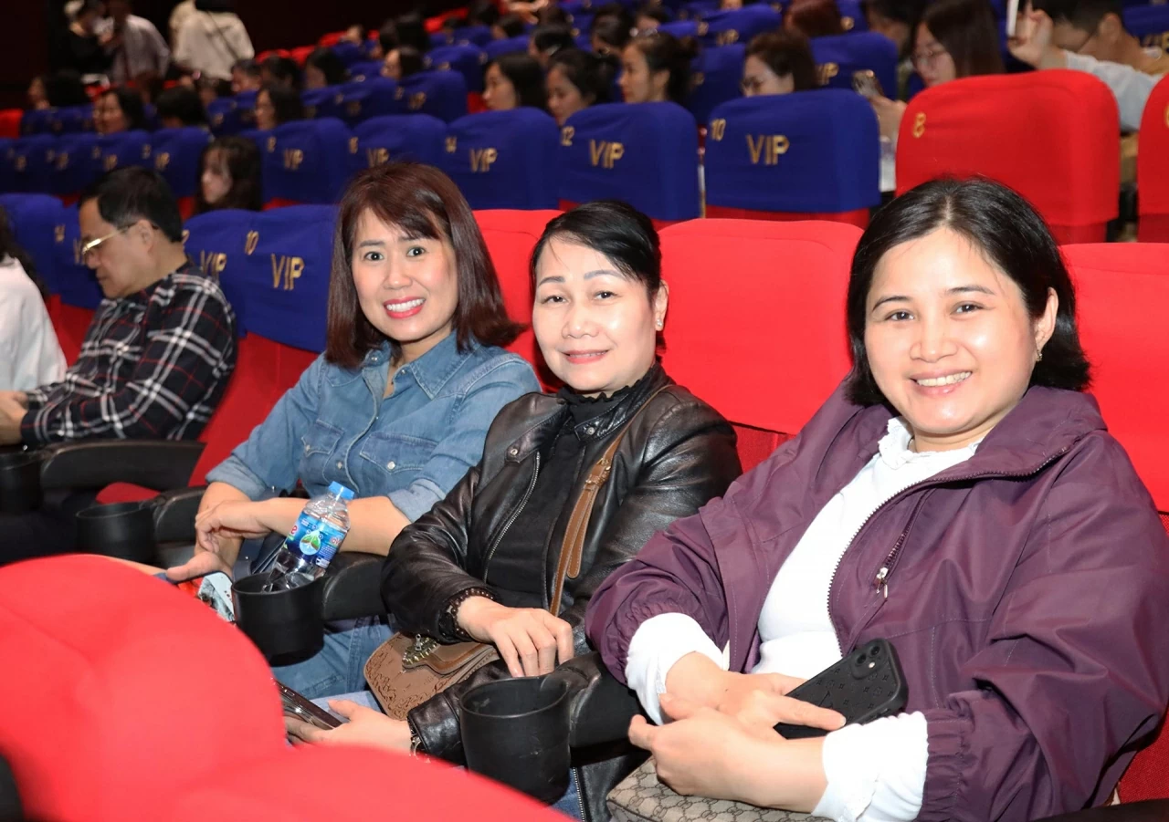 Buổi giao lưu giúp nâng cao đời sống tinh thần của cán bộ nữ, đồng thời góp phần tăng cường sự gắn kết giữa các chị em. (Ảnh: Thành Long) Buổi giao lưu giúp nâng cao đời sống tinh thần của cán bộ nữ, đồng thời góp phần tăng cường sự gắn kết giữa các chị em. (Ảnh: Thành Long)