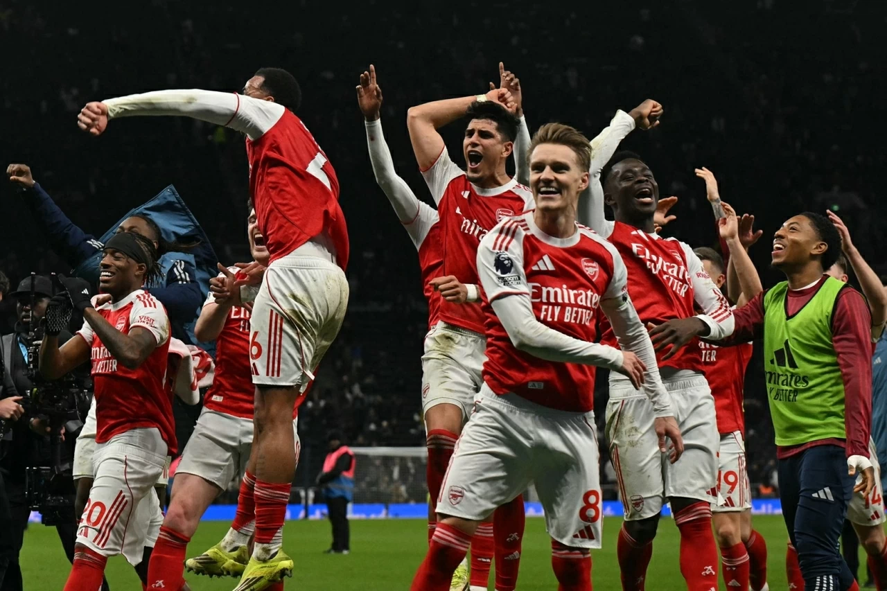 Cán mốc 100 bàn, Arsenal sánh vai Bayern và Barca