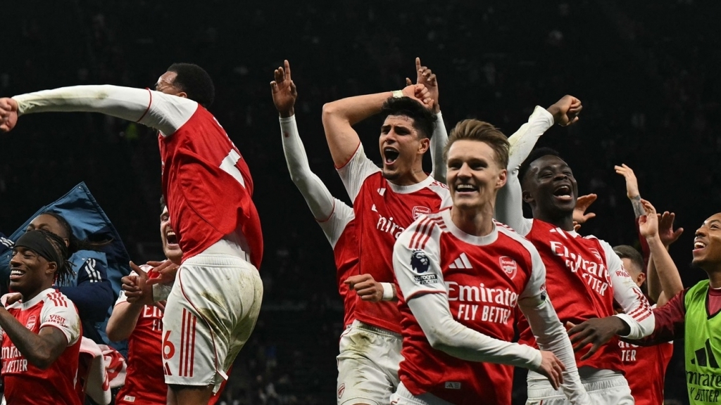 Cán mốc 100 bàn, Arsenal sánh vai Bayern và Barca