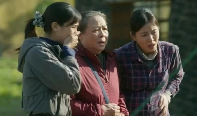 Không giới hạn tập 21: Lợi hy sinh?