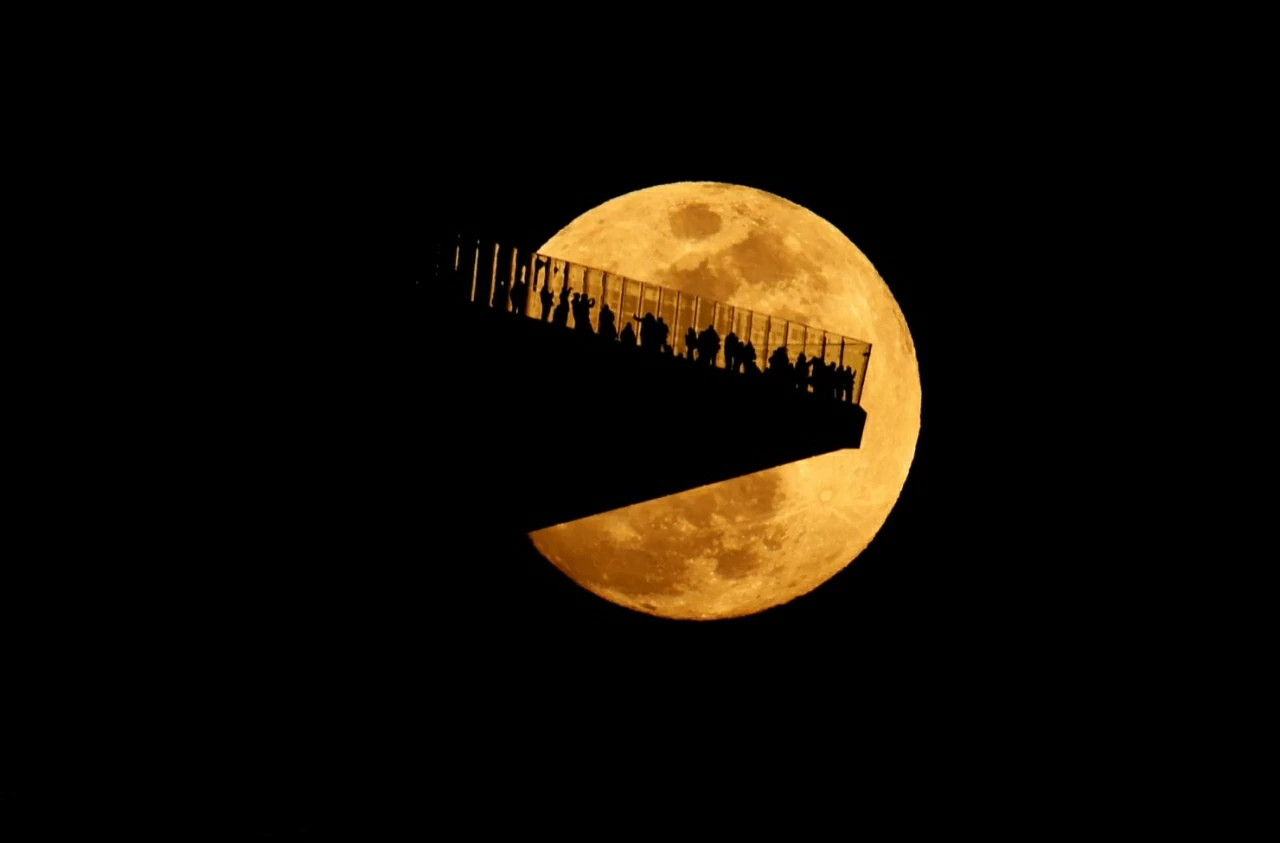 Ảnh ấn tượng: Trung Quốc hướng tới mục tiêu mới, Đệ nhất Phu nhân Mỹ lần đầu chủ trì cuộc họp LHQ, một di sản UNESCO bị tàn phá, Thung lũng Chết nở hoa Ảnh ấn tượng: Trung Quốc hướng tới mục tiêu mới, Đệ nhất Phu nhân Mỹ lần đầu chủ trì cuộc họp LHQ, một di sản UNESCO bị tàn phá, Thung lũng Chết nở hoa