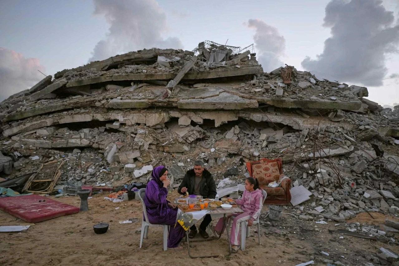Ảnh ấn tượng: Trung Quốc hướng tới mục tiêu mới, Đệ nhất Phu nhân Mỹ lần đầu chủ trì cuộc họp LHQ, một di sản UNESCO bị tàn phá, Thung lũng Chết nở hoa Ảnh ấn tượng: Trung Quốc hướng tới mục tiêu mới, Đệ nhất Phu nhân Mỹ lần đầu chủ trì cuộc họp LHQ, một di sản UNESCO bị tàn phá, Thung lũng Chết nở hoa