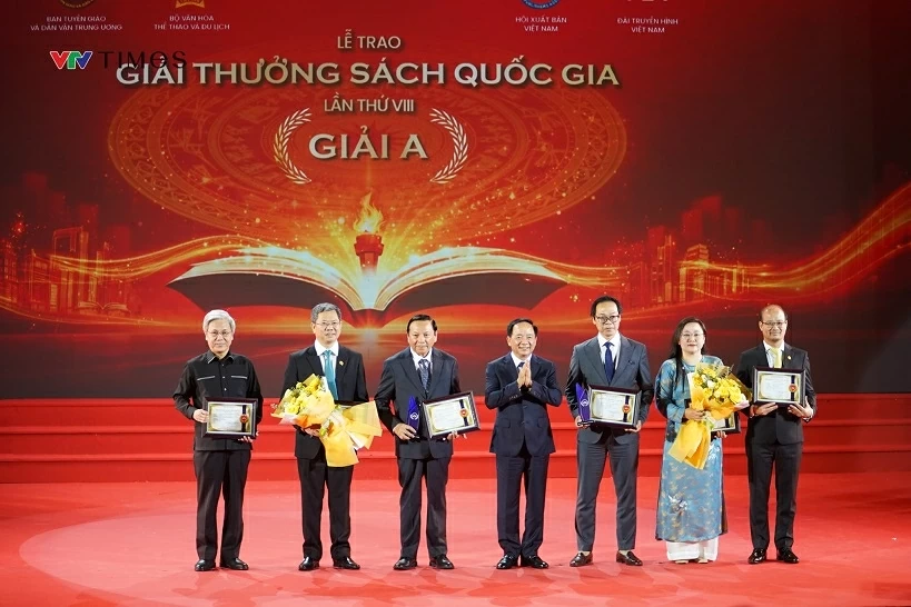 Giải thưởng Sách Quốc gia lần thứ VIII vinh danh nhiều tác phẩm có giá trị học thuật và văn hóa Giải thưởng Sách Quốc gia lần thứ VIII vinh danh nhiều tác phẩm có giá trị văn hóa và học thuật