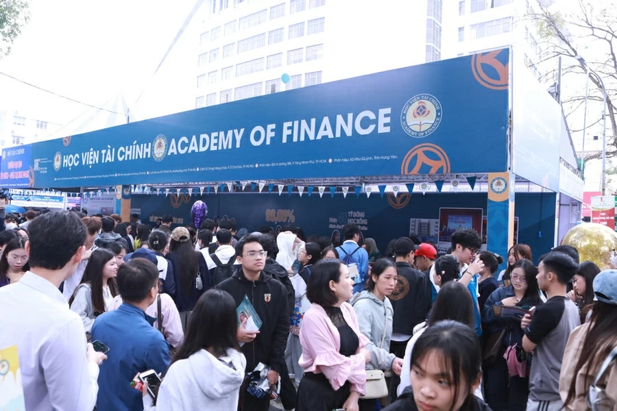 Ngành kinh tế-tài chính trước làn sóng chuyển đổi số: Cơ hội mới cho nguồn nhân lực chất lượng cao Ngành kinh tế-tài chính trước làn sóng chuyển đổi số: Cơ hội mới cho nguồn nhân lực chất lượng cao