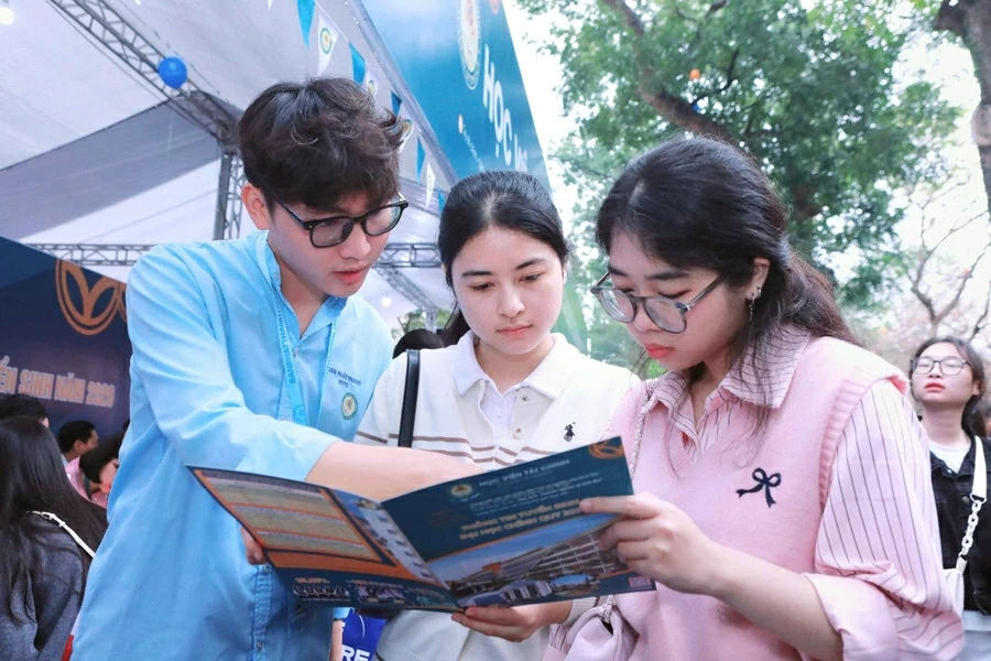 Ngành kinh tế-tài chính trước làn sóng chuyển đổi số: Cơ hội mới cho nguồn nhân lực chất lượng cao Ngành kinh tế-tài chính trước làn sóng chuyển đổi số: Cơ hội mới cho nguồn nhân lực chất lượng cao