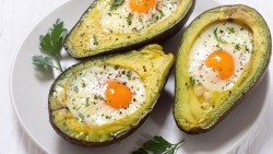 Kết hợp chất béo lành mạnh khi ăn trứng để tối ưu vitamin D