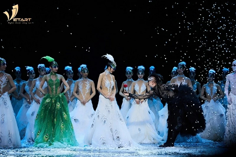 Dư âm ‘Khổng Tước’ sau những đêm diễn ấn tượng tại Hà Nội Dư âm vũ kịch ‘Khổng Tước’ sau những suất diễn ấn tượng tại Hà Nội